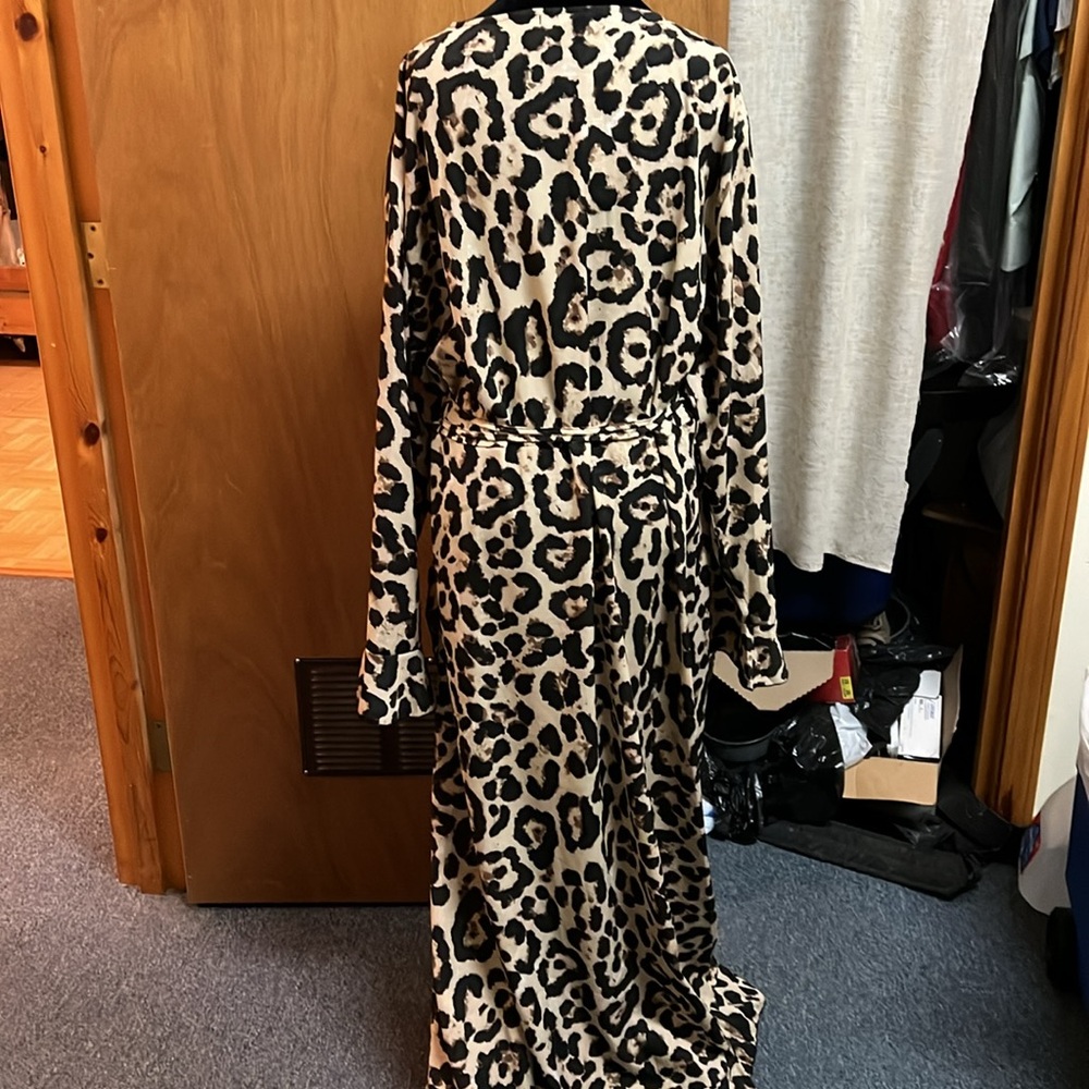 Boohoo Plus Ruffle Wrap Midi Dress (24) - Picture 4 of 6